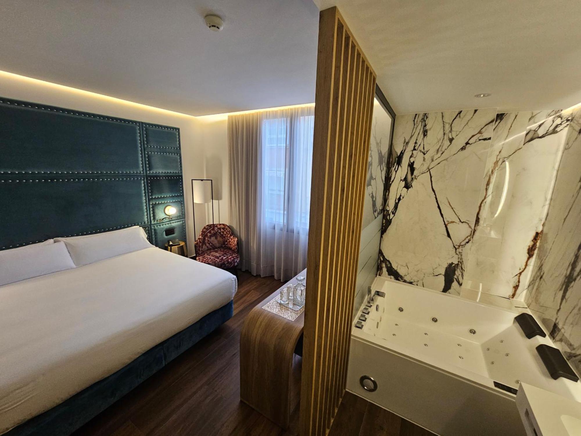 בדאחוז Hotel Las Tres Campanas מראה חיצוני תמונה
